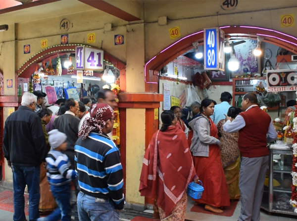 Flower and other Puja material shops in Dakshineshwar Temple